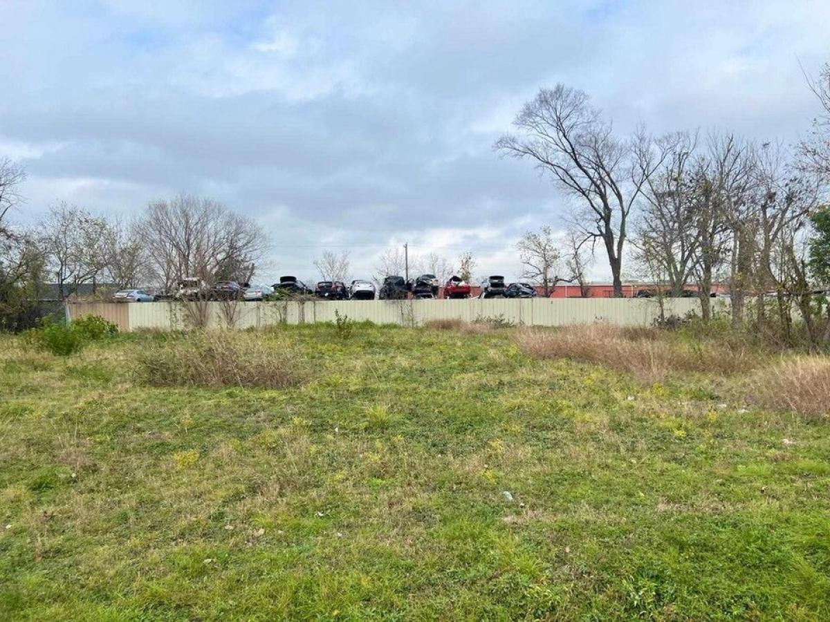 Picture of Residential Land For Sale in Houston, Texas, United States