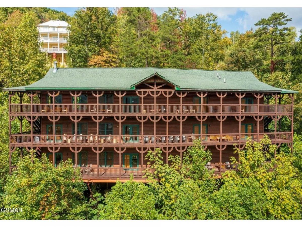 Picture of Home For Sale in Gatlinburg, Tennessee, United States