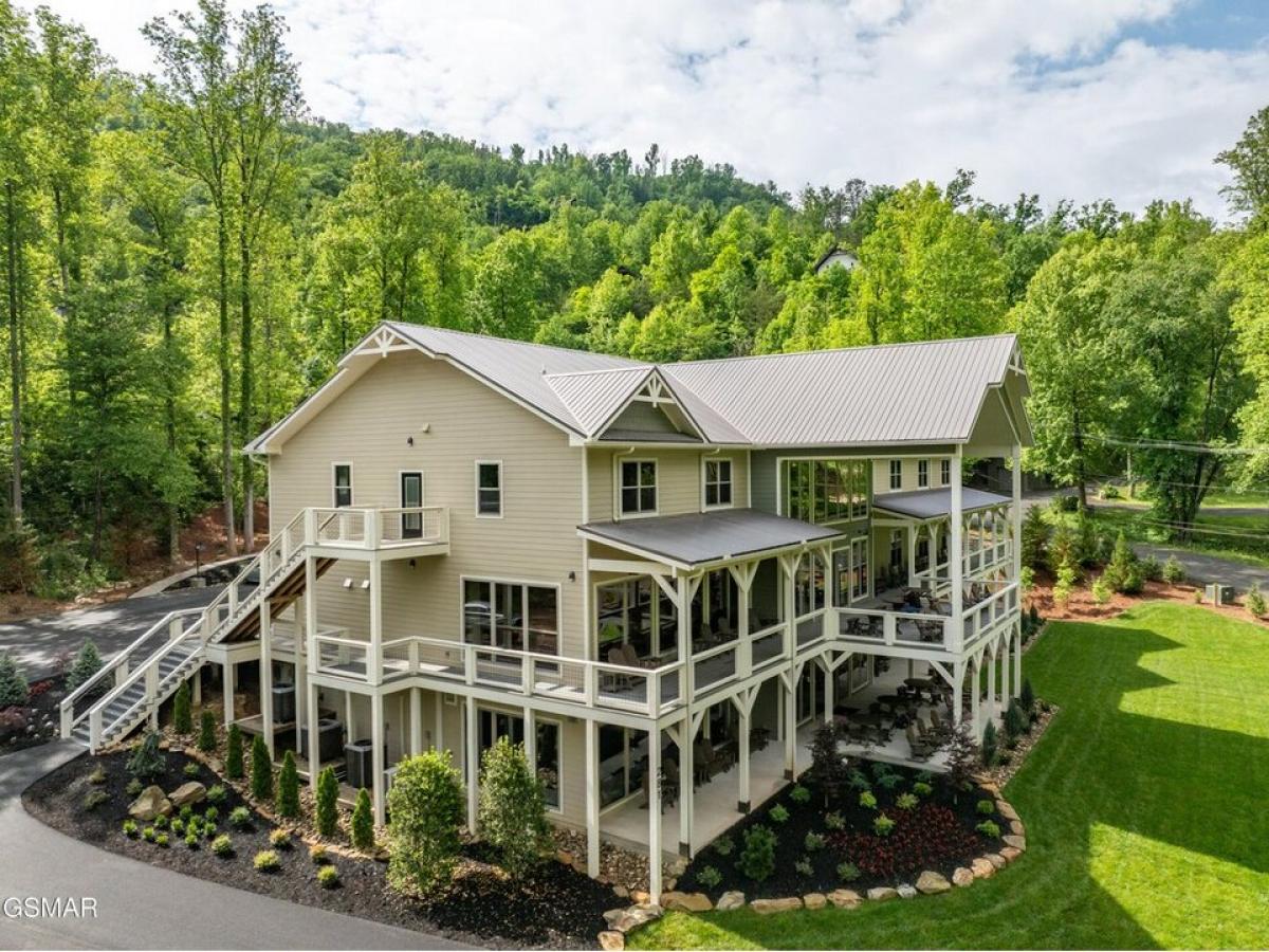 Picture of Home For Sale in Gatlinburg, Tennessee, United States