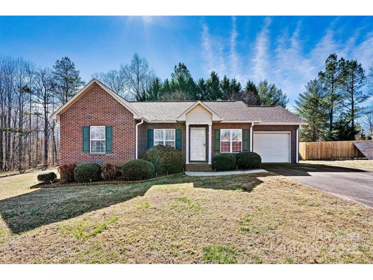 Picture of Home For Sale in Conover, North Carolina, United States