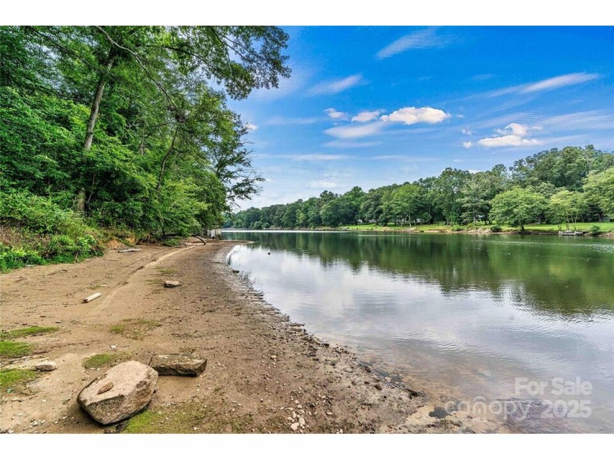 Picture of Residential Land For Sale in Statesville, North Carolina, United States