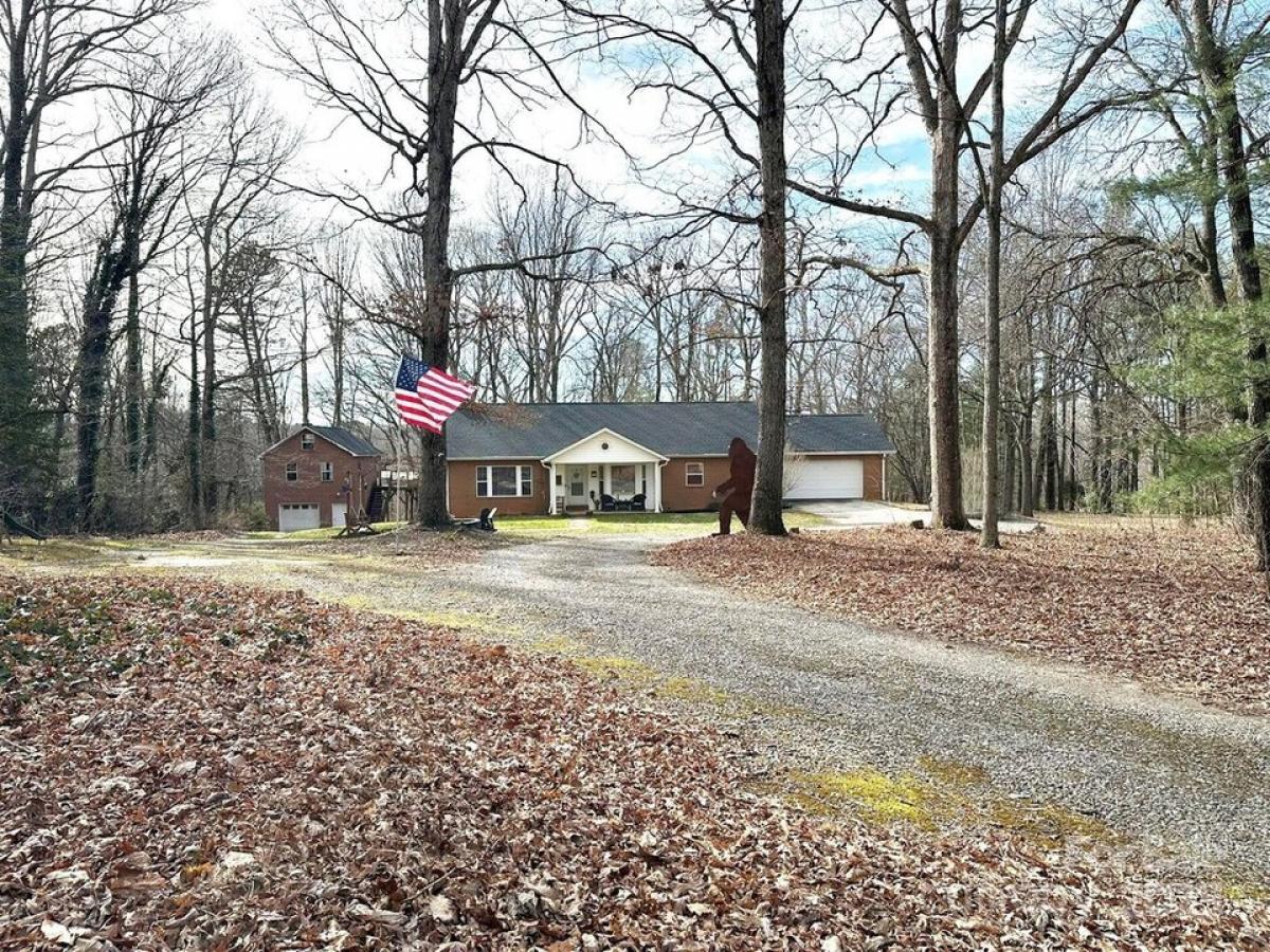 Picture of Home For Sale in Taylorsville, North Carolina, United States