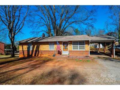 Home For Sale in Newton, North Carolina