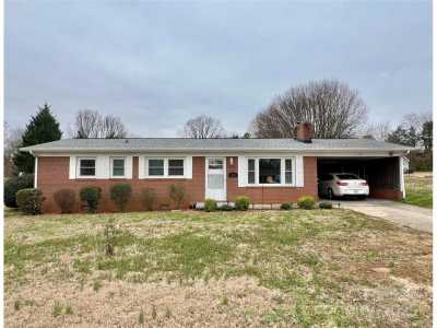 Home For Sale in Statesville, North Carolina