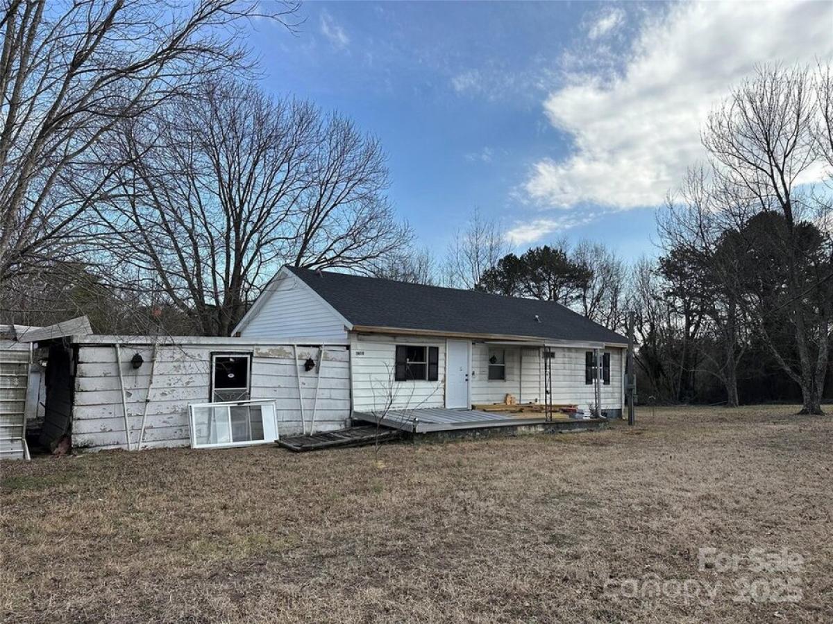 Picture of Home For Sale in Hickory, North Carolina, United States