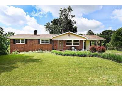 Home For Sale in Hickory, North Carolina