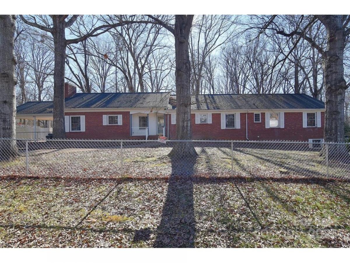 Picture of Home For Sale in Hickory, North Carolina, United States