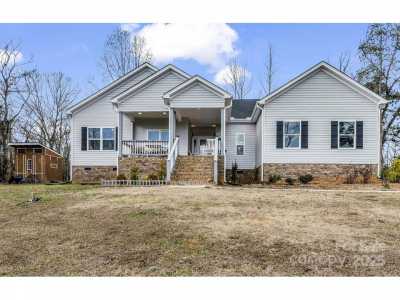 Home For Sale in Cherryville, North Carolina