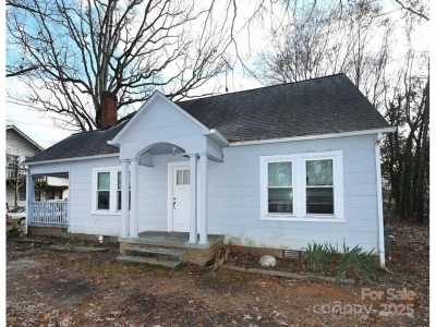 Home For Sale in Hickory, North Carolina