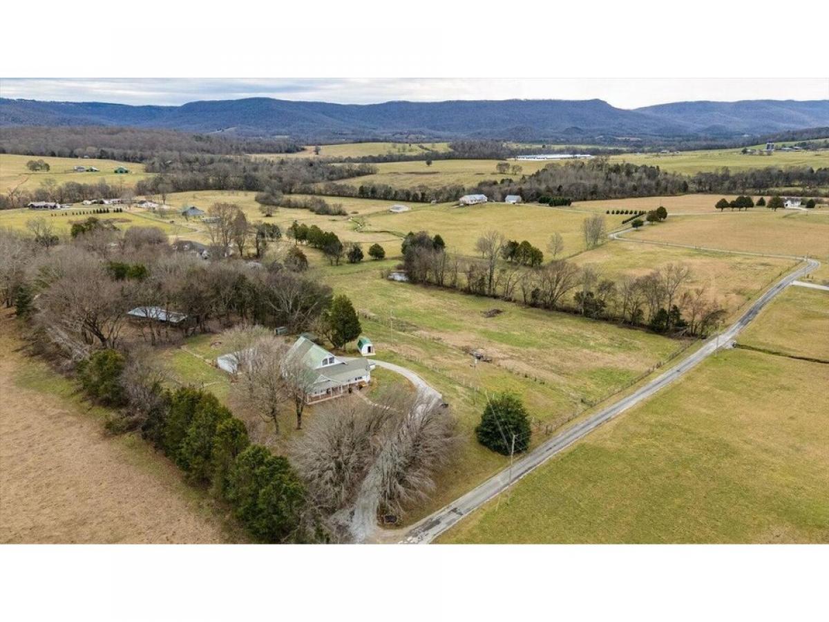 Picture of Home For Sale in Pikeville, Tennessee, United States