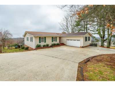 Home For Sale in Dayton, Tennessee