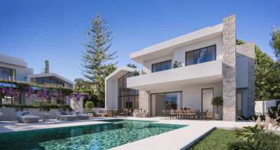 Villa For Sale in San Pedro De Alcantara, Spain