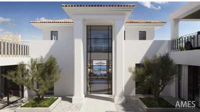 Villa For Sale in 