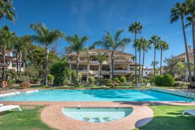 Duplex For Sale in Nueva Andalucia, Spain