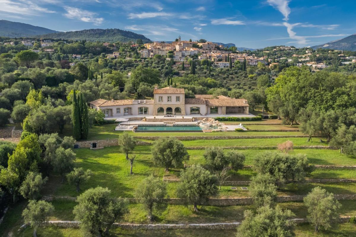 Picture of Villa For Sale in Chateauneuf Grasse, Provence-Alpes-Cote d'Azur, France