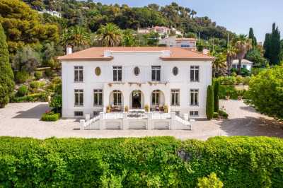 Villa For Sale in Grasse, France