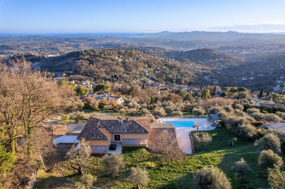 Picture of Villa For Sale in Chateauneuf Grasse, Provence-Alpes-Cote d'Azur, France