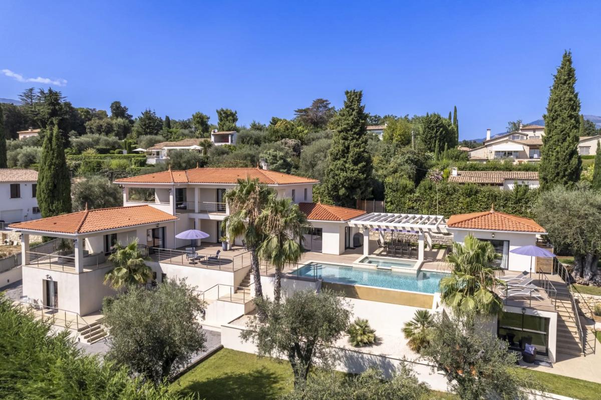 Picture of Villa For Sale in Chateauneuf Grasse, Provence-Alpes-Cote d'Azur, France