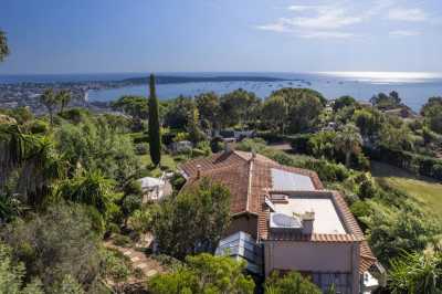 Villa For Sale in Vallauris, France