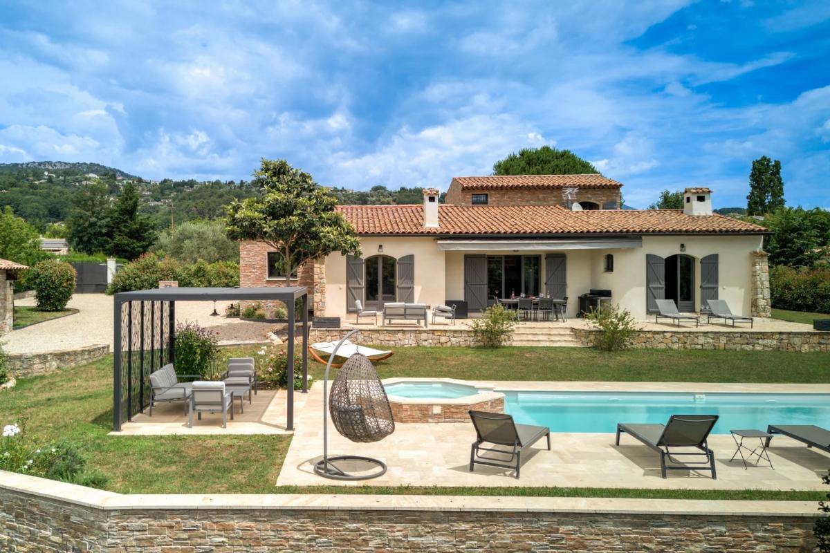 Picture of Villa For Sale in Chateauneuf Grasse, Provence-Alpes-Cote d'Azur, France