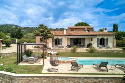 Villa For Sale in Chateauneuf Grasse, France