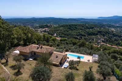 Villa For Sale in Chateauneuf Grasse, France