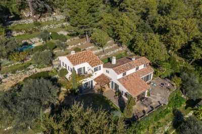 Villa For Sale in Grasse, France