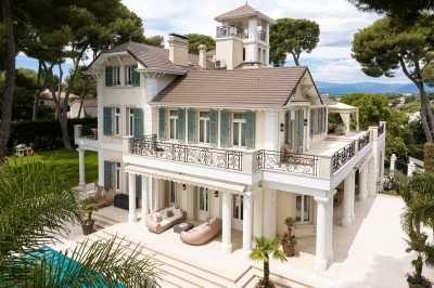 Villa For Sale in Antibes, France