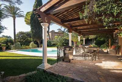 Villa For Sale in Cannes, France