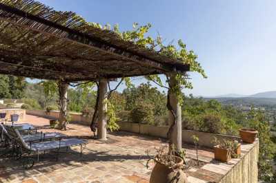 Villa For Sale in Grasse, France