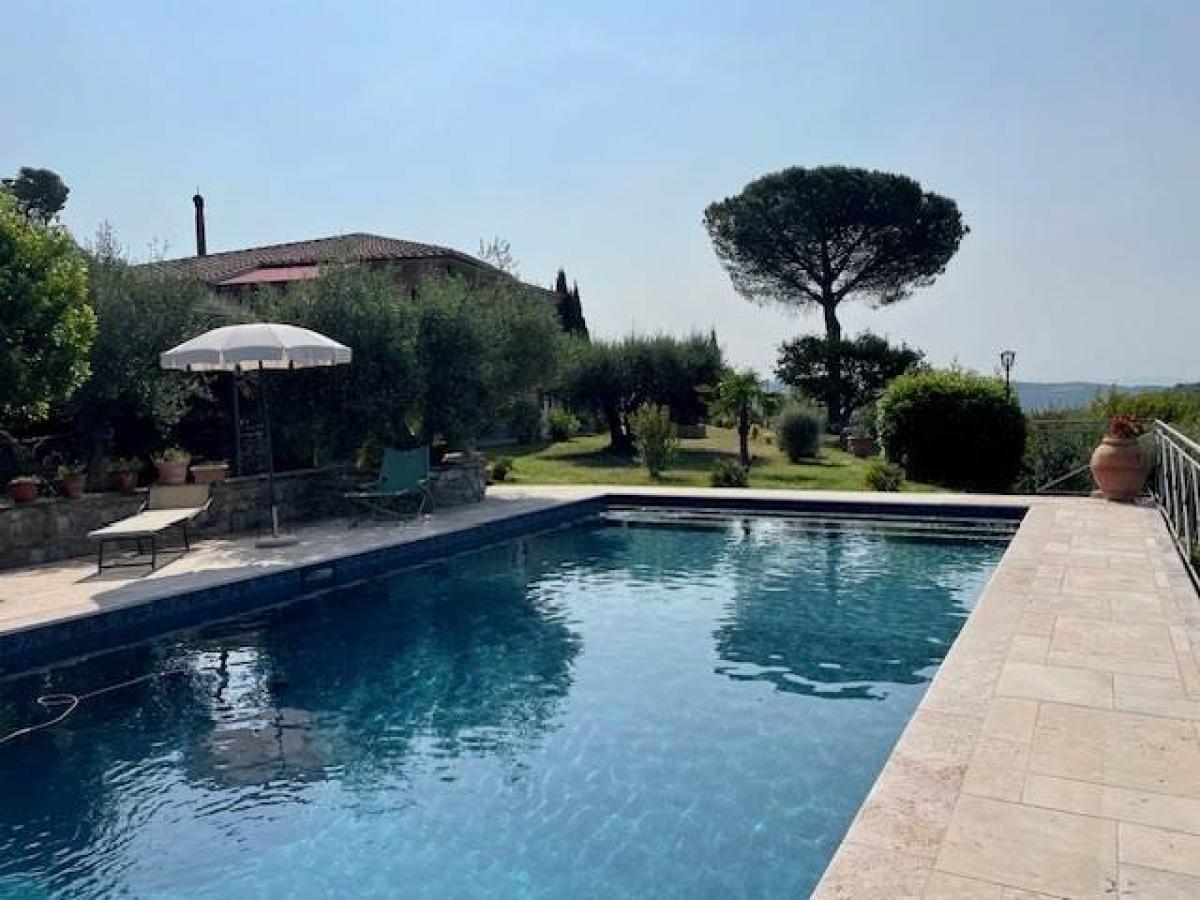 Picture of Villa For Sale in Passignano Sul Trasimeno, Umbria, Italy