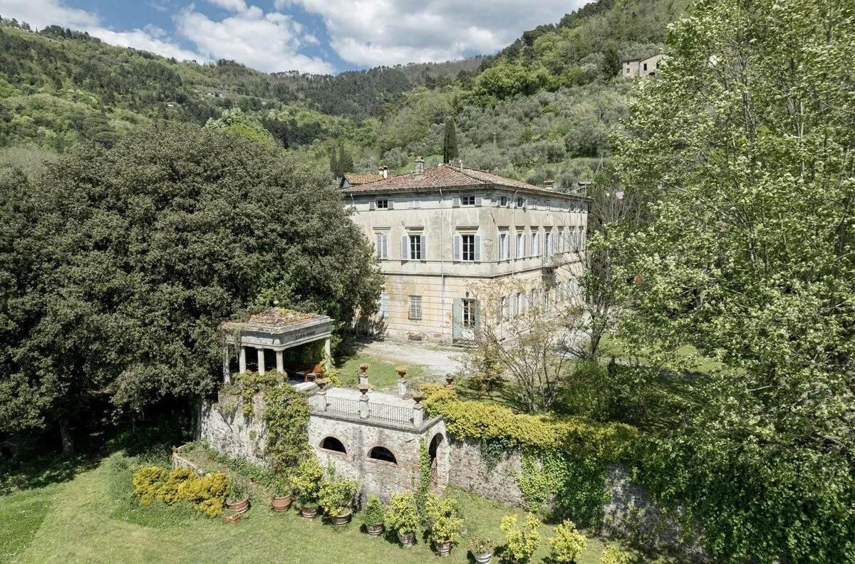 Picture of Villa For Sale in Lucca, Tuscany, Italy