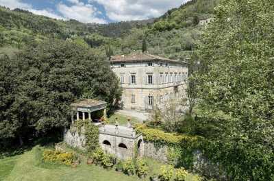 Villa For Sale in Lucca, Italy