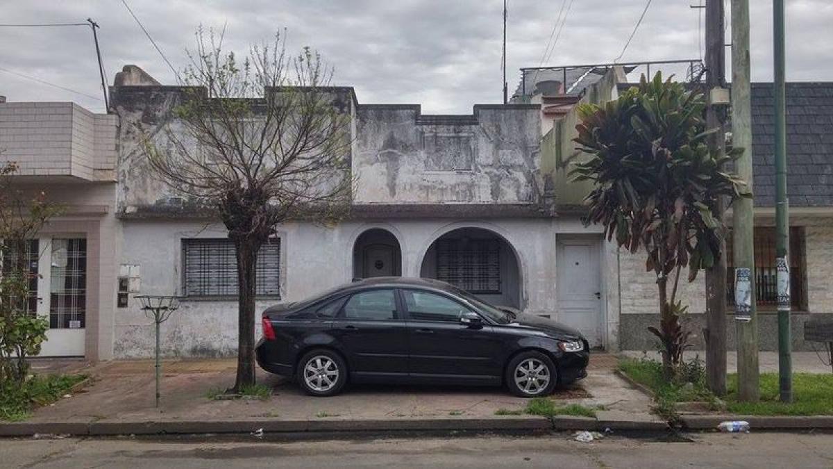 Picture of Home For Sale in Lanus, Buenos Aires, Argentina