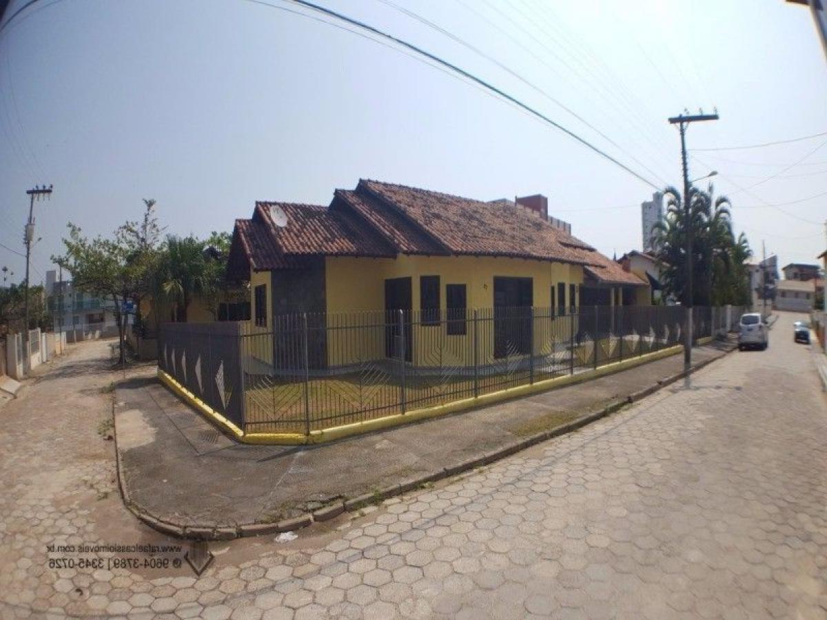 Picture of Home For Sale in Balneario Piçarras, Santa Catarina, Brazil