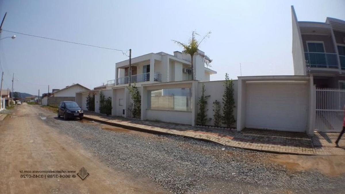 Picture of Home For Sale in Balneario Piçarras, Santa Catarina, Brazil