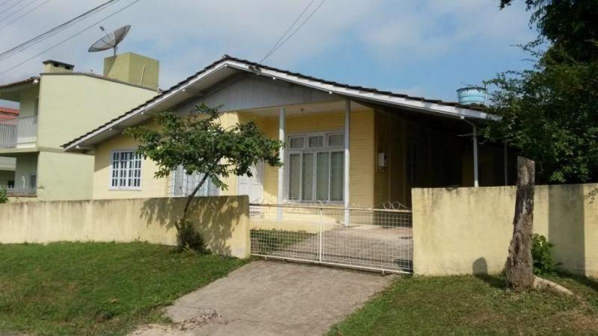 Picture of Home For Sale in Balneario Piçarras, Santa Catarina, Brazil