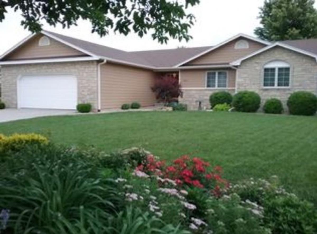 Picture of Home For Sale in Manhattan, Kansas, United States