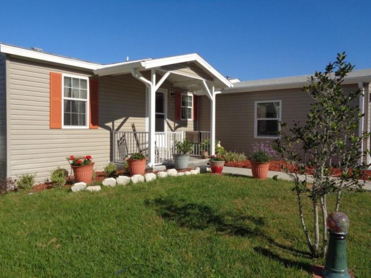 Picture of Mobile Home For Sale in Elkton, Florida, United States