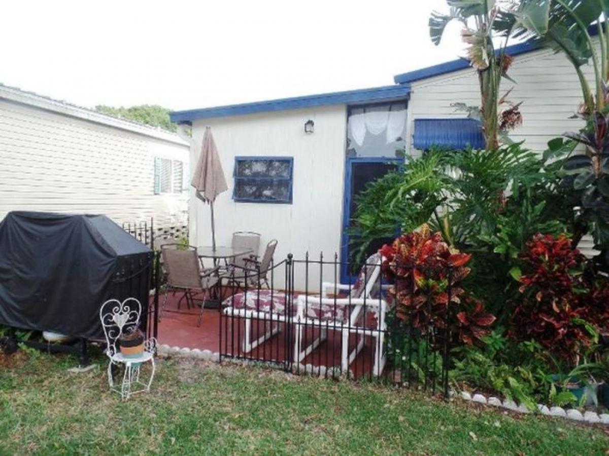 Picture of Mobile Home For Sale in Largo, Florida, United States