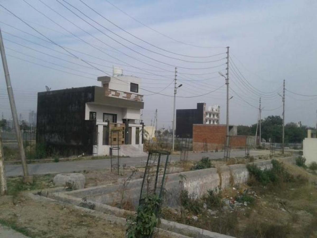 Picture of Residential Land For Sale in Noida, Uttar Pradesh, India