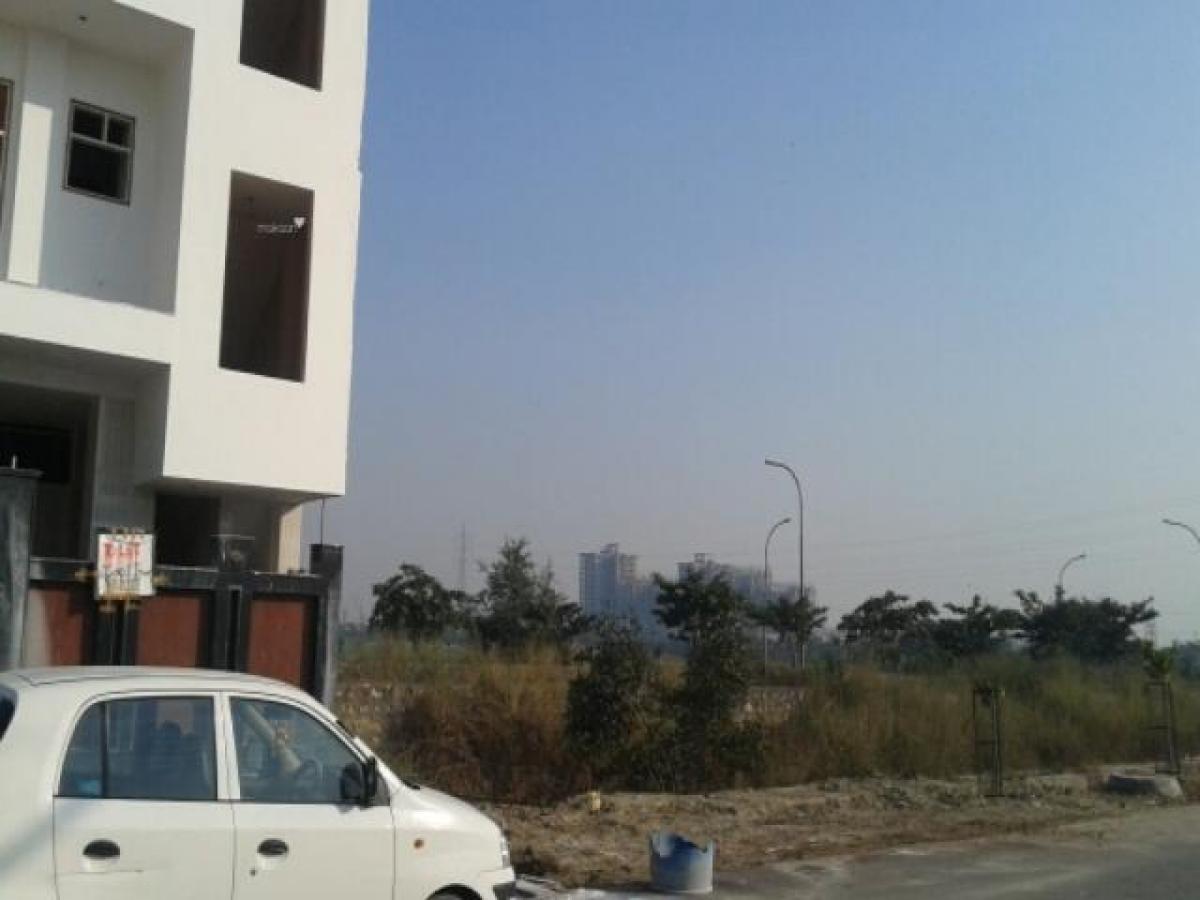 Picture of Residential Land For Sale in Noida, Uttar Pradesh, India