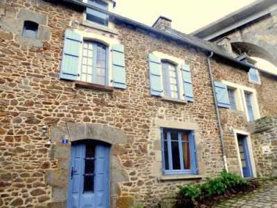 Home For Sale in Lanvallay, France