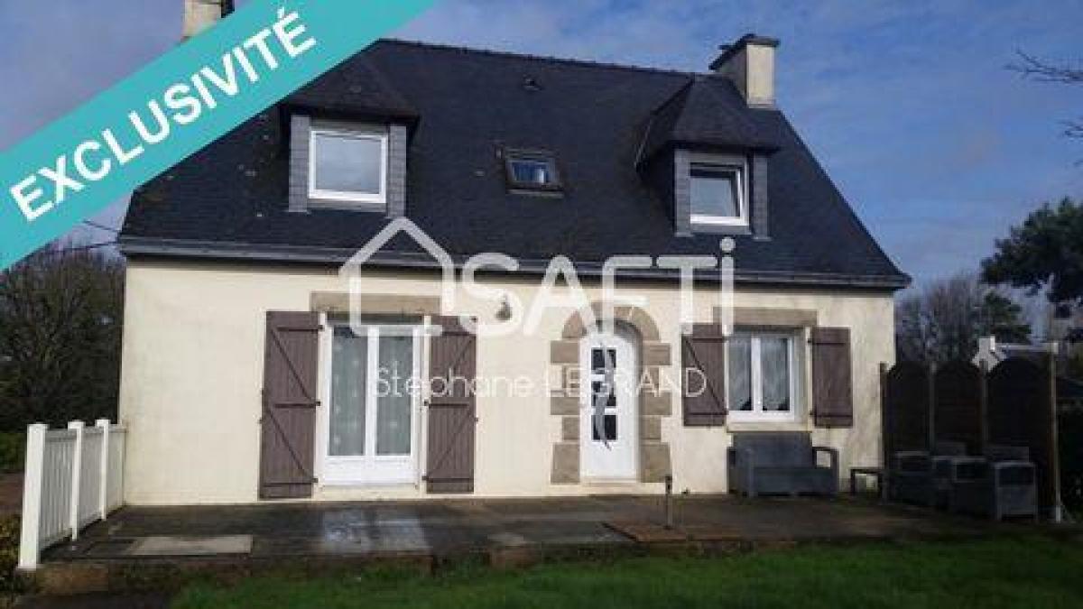 Picture of Home For Sale in Porcaro, Bretagne, France