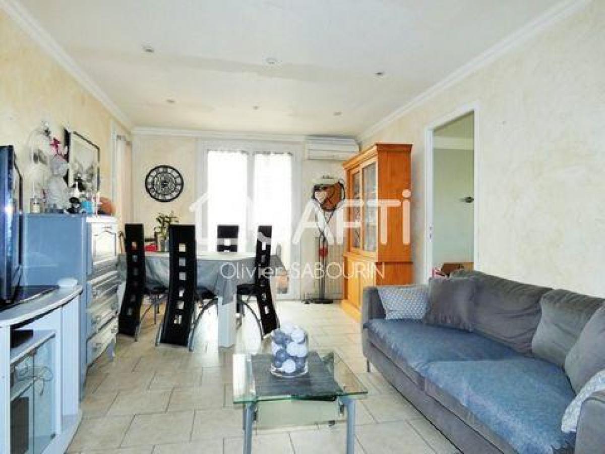 Picture of Apartment For Sale in Saint-Raphael, Cote d'Azur, France