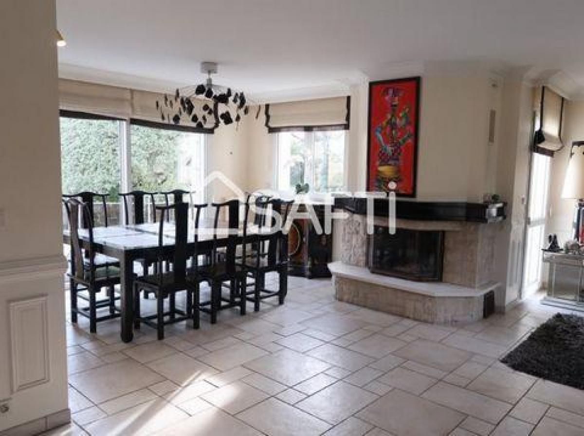 Picture of Home For Sale in Larmor-Plage, Bretagne, France