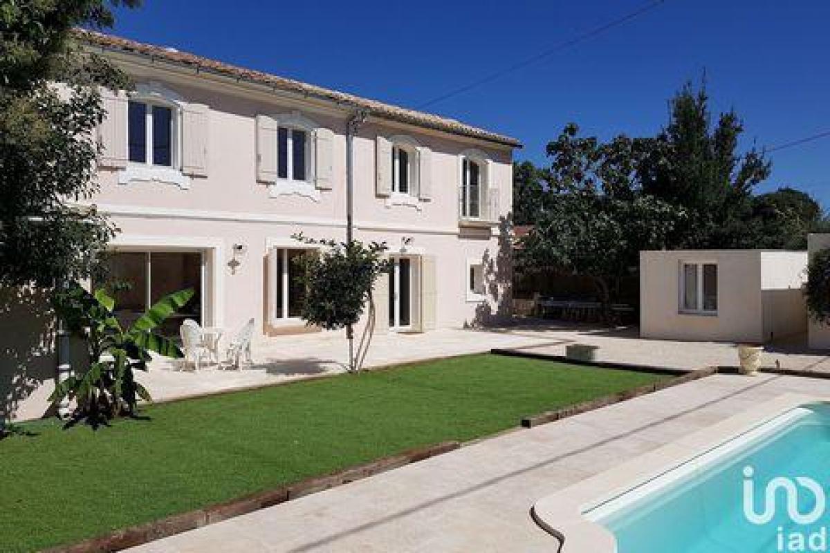 Picture of Home For Sale in Tarascon, Provence-Alpes-Cote d'Azur, France