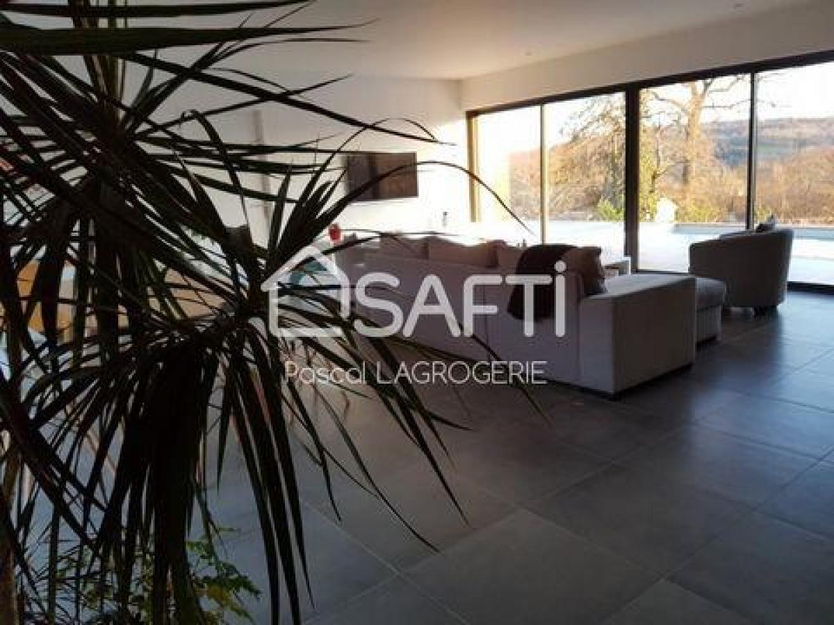 Picture of Home For Sale in Saint-Junien, Limousin, France