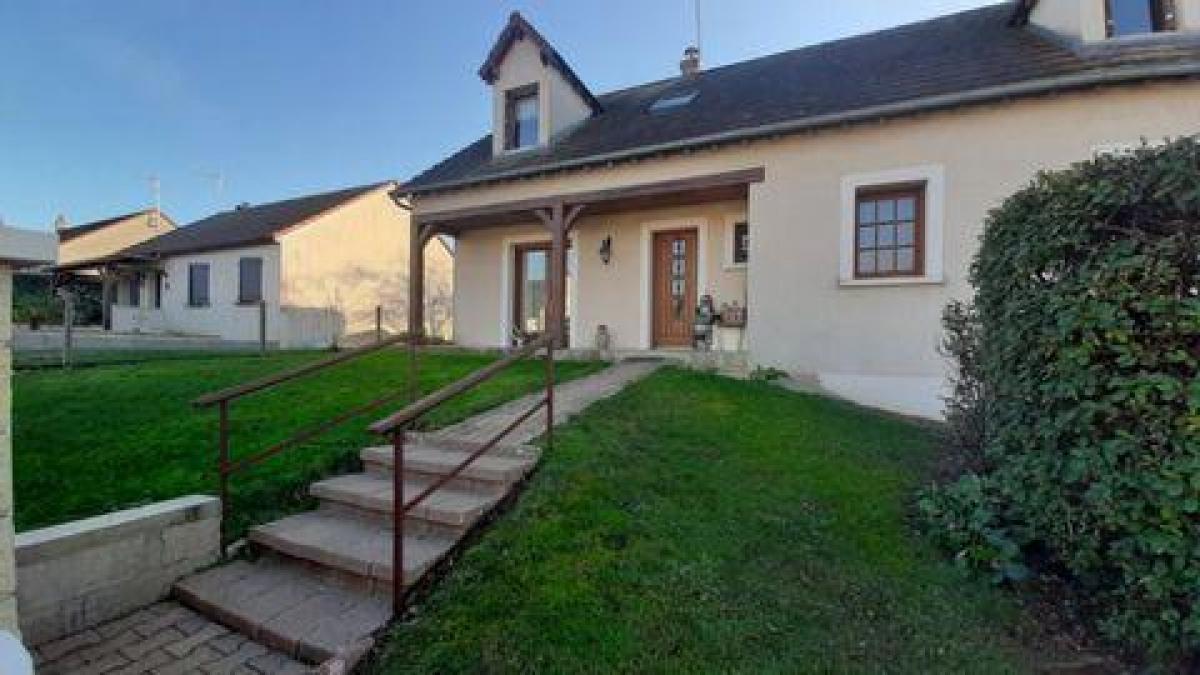 Picture of Home For Sale in Issoudun, Centre, France