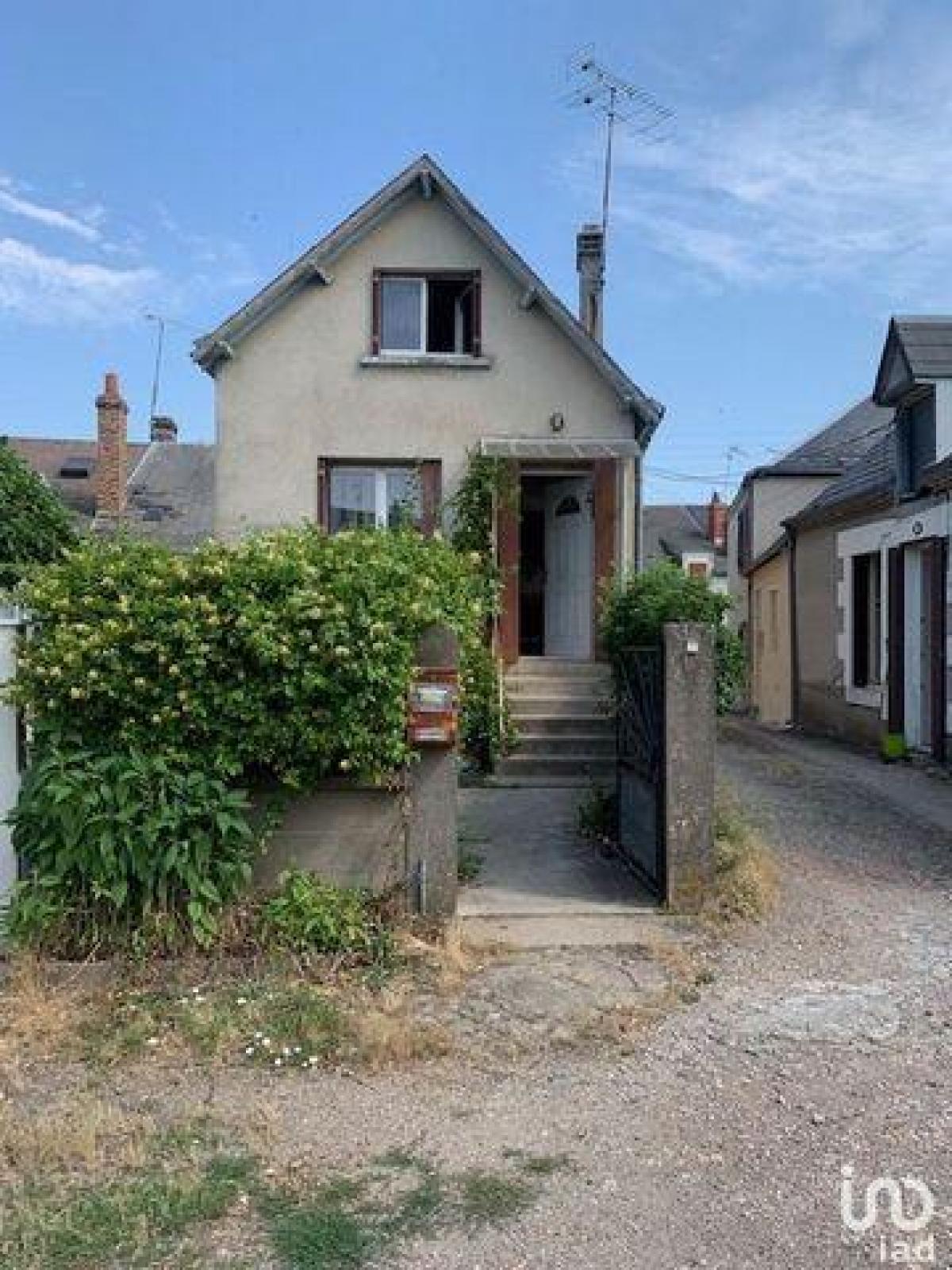 Picture of Home For Sale in Issoudun, Centre, France